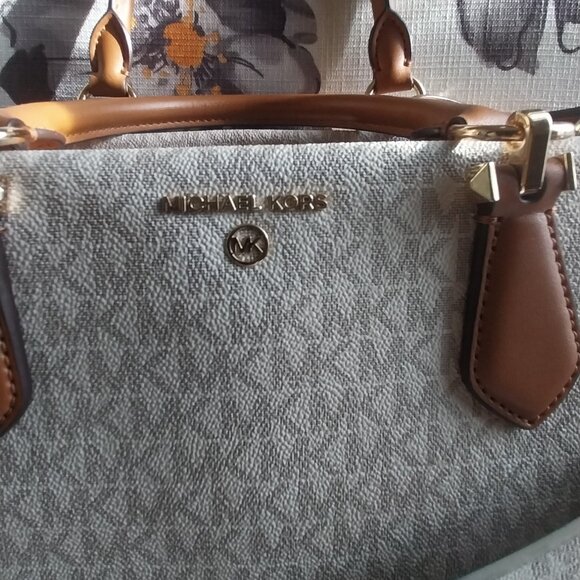 Michael Kors Satchel with belt set - Picture 2 of 5